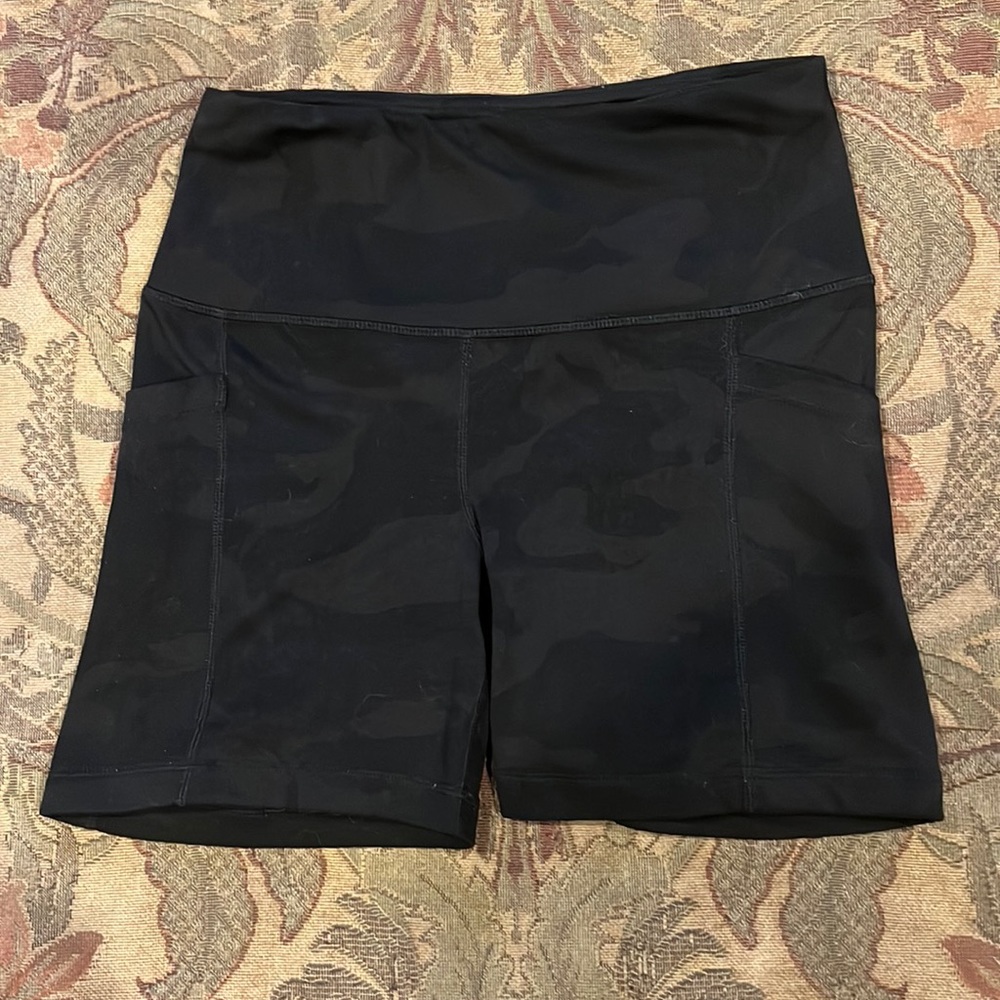 Yogalicious yoga biker shorts camo black size small DG9